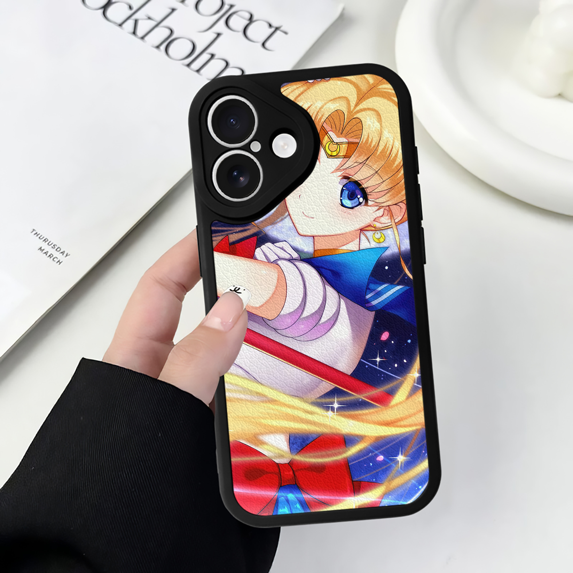 （画像用） 美少女戦士セーラームーン Sailor Moon 【iPhone 16シリーズ対応】シリコンスマホケース（レザー調） 材質：シリコン